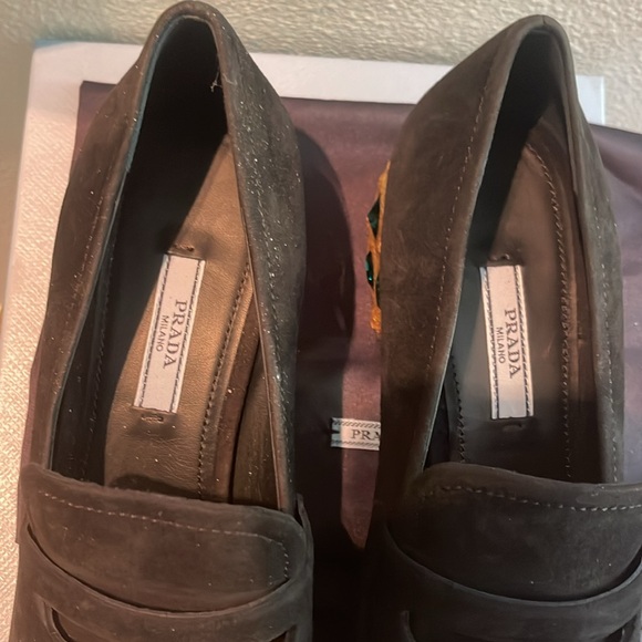 PRADA BLACK SUEDE UNIQUE EMERALD GREEN JEWELED HEEL LOAFERS EU 39 brand new - Picture 3 of 7